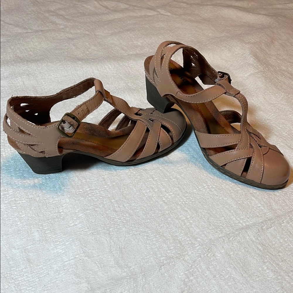 Women's Tan Strappy Sandals